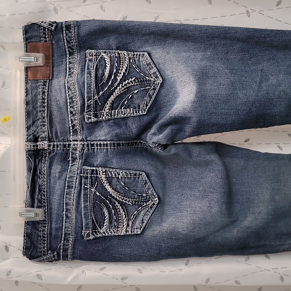 MAURICES Bootcut with denimflex. Size 7/8 reg. Lower-rise light stonewash